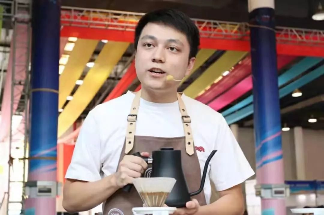 伍振宇.jpg