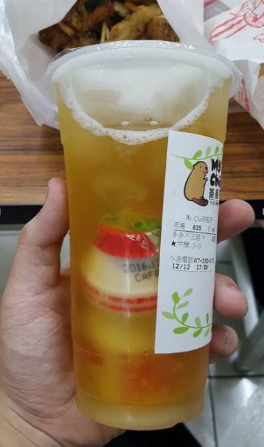 “大瓶包小瓶”？創(chuàng)意飲料玩出新高度