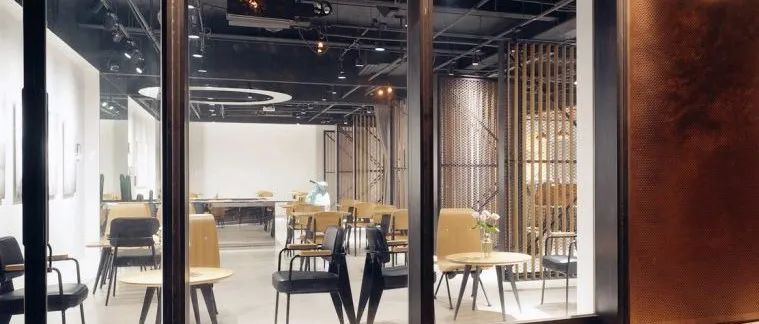 ㎡的奶茶店 有必要裝個(gè)玻璃門嗎？許多老板為此糾結(jié)