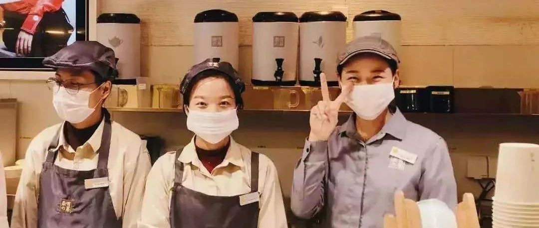 疫情中冒險(xiǎn)營業(yè)的奶茶店 發(fā)了封致歉信