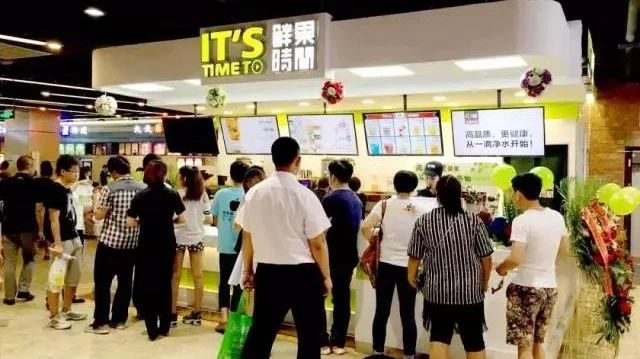 如何成為飲品巨頭？“鮮果時間”年開店  家的三次升維