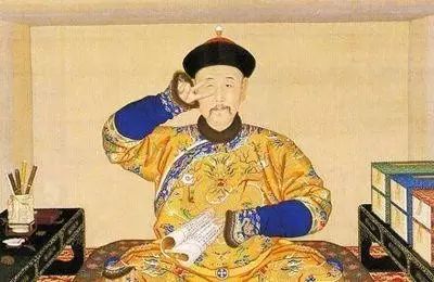 乾?。撼蚰銈兣抨?duì)買的啥破奶茶，比咱們宮里的可差得遠(yuǎn)了