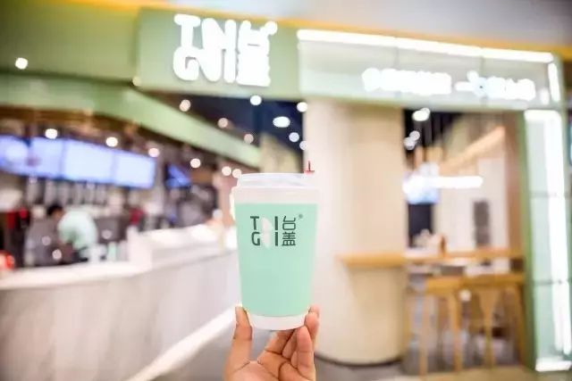 新茶飲的“副牌運(yùn)動”：奈雪の茶、快樂檸檬為啥紛紛做副牌？