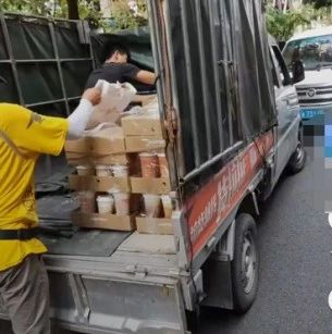 用貨車送 杯喜茶 外賣小哥賺錢嗎？