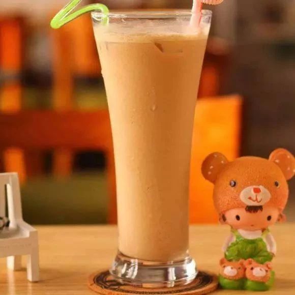 后姑娘點(diǎn)奶茶，備注加店里所有的配料，老板回電：是不是想喝粥