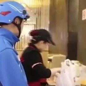 美團、餓了么“掐架”，奶茶店線上該如何選擇？