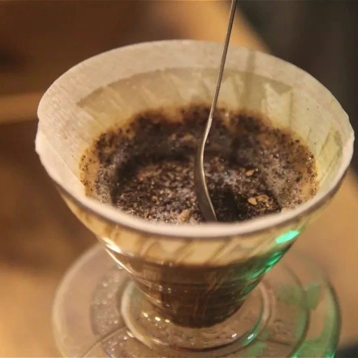 日常沖煮 | 看粉渣和粉床形狀，判斷萃取咖啡情況