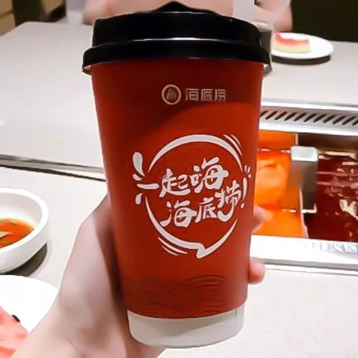 繼湊湊、小龍坎后，海底撈也開始賣奶茶和果茶了