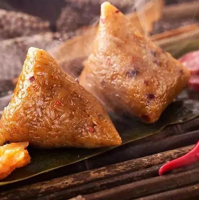 衛(wèi)龍用辣條做粽子，星巴克星冰粽上架，端午節(jié)的玩法你想好了嗎？