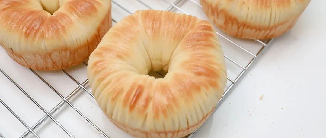 油管上爆紅的「羊毛卷」面包來啦，這次用燕麥餡配黑豆！