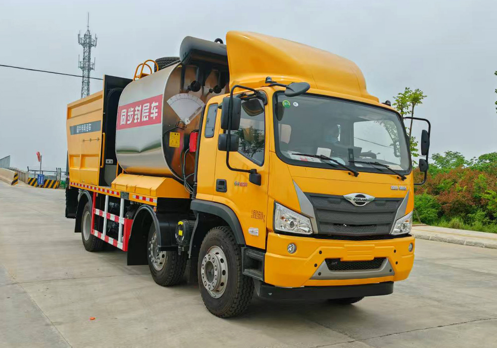 福田瑞沃小三軸(6+8)同步碎石封層車