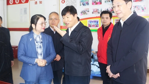 廣西壯族自治區(qū)黨委委員、常委、副書記劉小明蒞臨百裕集團環(huán)江車間調(diào)研