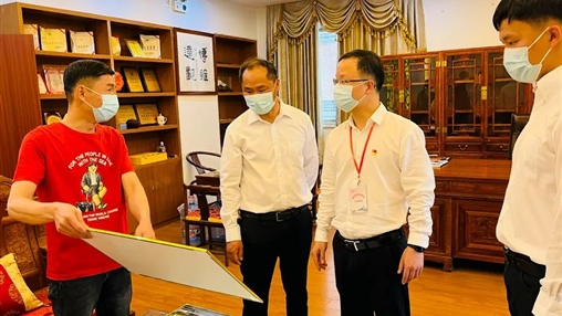 惠安縣委常委、組織部部長洪亞清蒞臨百裕集團(tuán)研發(fā)中心調(diào)研指導(dǎo)工作