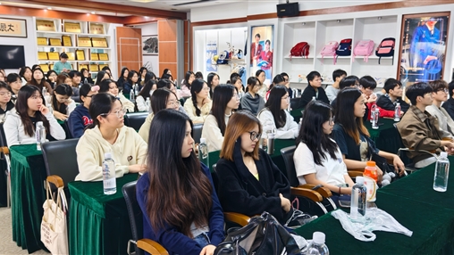 廣西職業(yè)師范學(xué)院2023級(jí)傳播學(xué)專業(yè)學(xué)生赴百裕集團(tuán)開展校外見習(xí)活動(dòng)